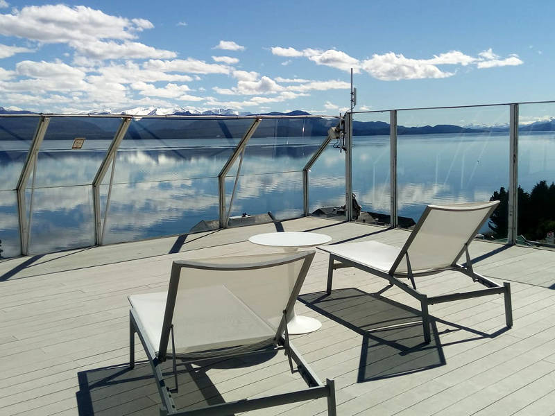 Reposera ODIN gris con tela blanca - Gracias por la foto - Hotel Panamericano Bariloche