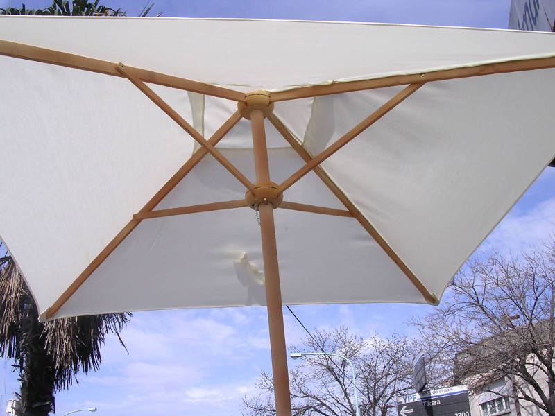 Parasol de madera de 1.50 x 1.50 m.
