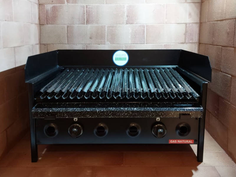 Parrilla de 2 quemadores, en nicho de parrilla a leña