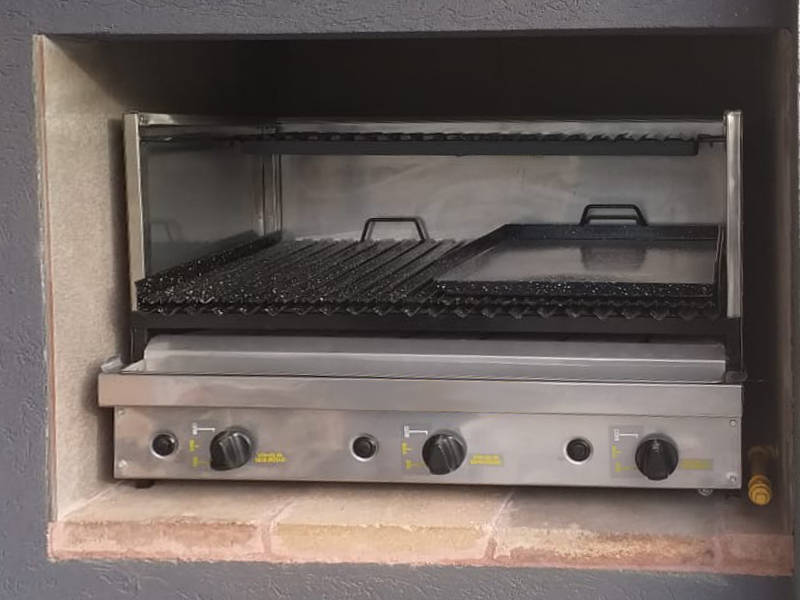 Parrilla a gas NE, de acero inoxidable con estante sobre parrilla para mantener caliente la comida