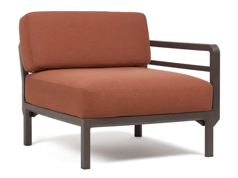 Sillón Maximo con un solo apoya brazos de Nardi color Terra con almohadones Cannella